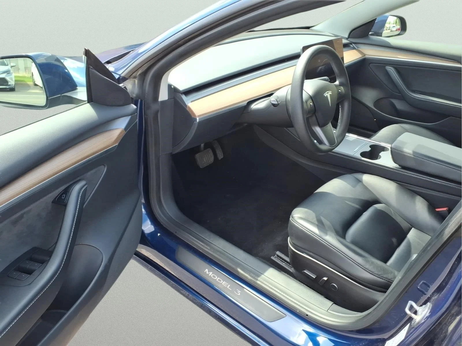 Used 2022 Blue Tesla Long Range image 10