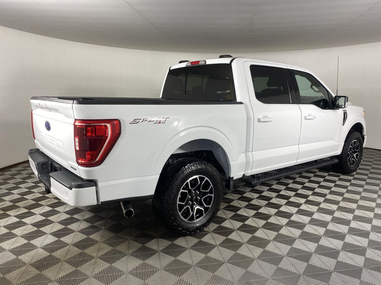 Used 2022 Oxford White Ford XLT image 10