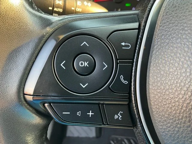 Used 2019 White Toyota XLE Premium image 10