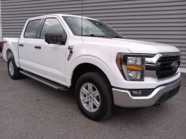 Certified Used 2023 Oxford White Ford XLT image 1