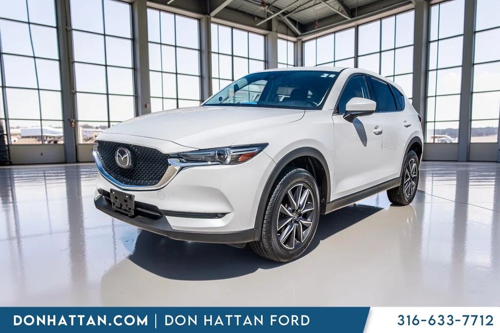 Used 2017 Snowflake White Pearl Metallic Mazda Grand Touring image 28