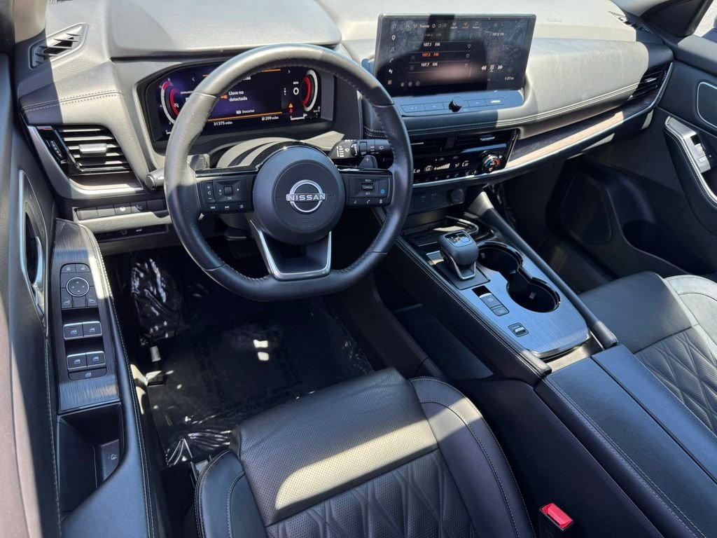 Used 2024 Gold Nissan Platinum image 25