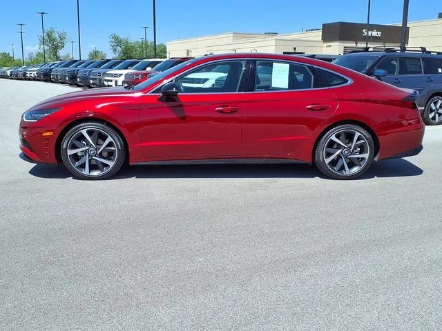 Used 2023 Red Hyundai SEL Plus image 3
