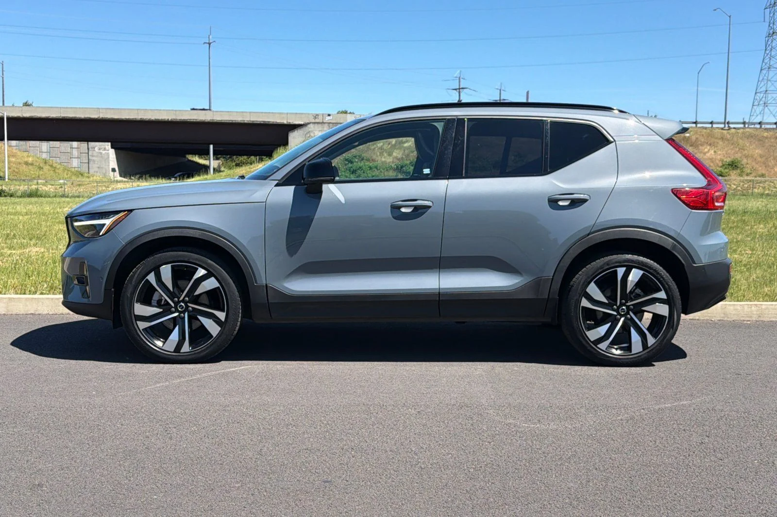 Used 2023 Gray Volvo Ultimate image 6