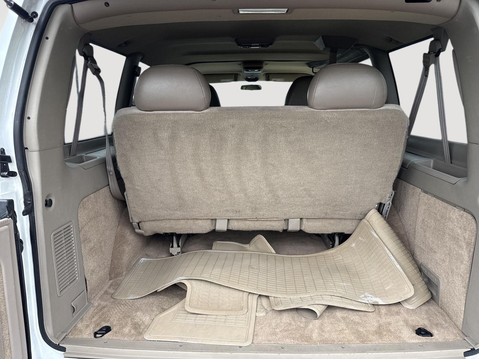 Used 2000 Ivory White GMC SL image 22