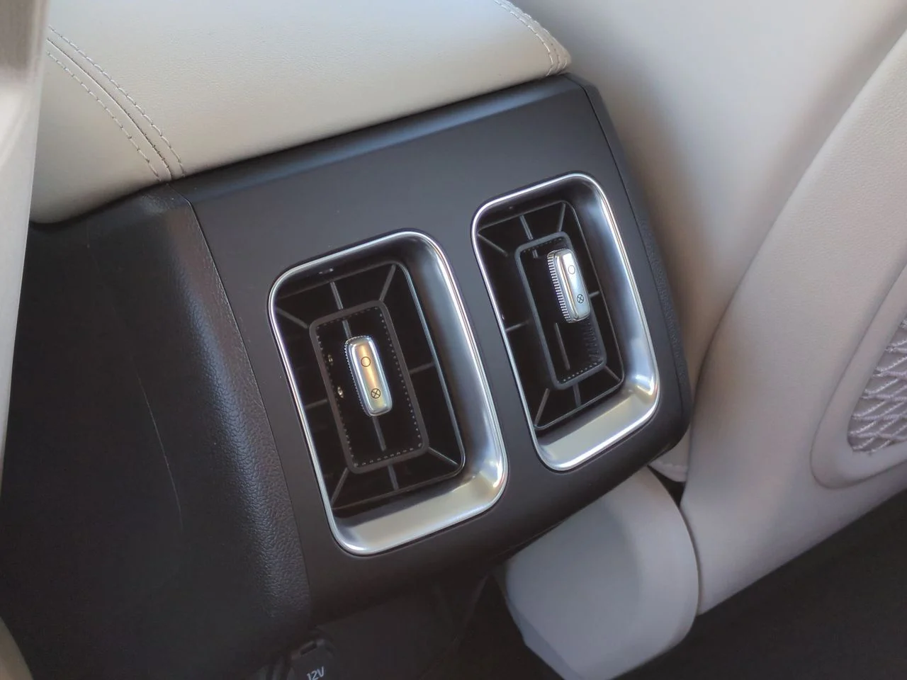 New 2026 Snow White Pearl Kia EX image 22