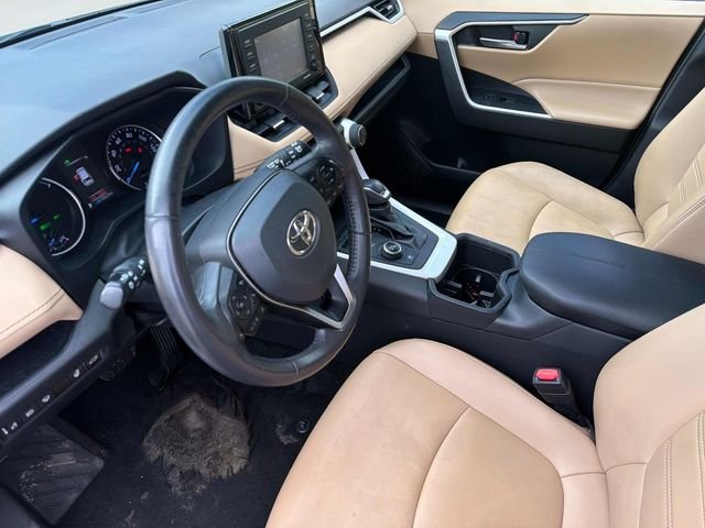 Used 2022 White Toyota XLE Premium image 22