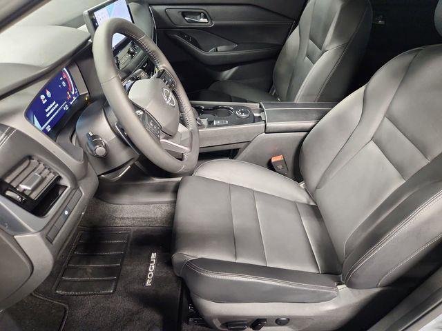 Used 2025  Nissan SL image 19