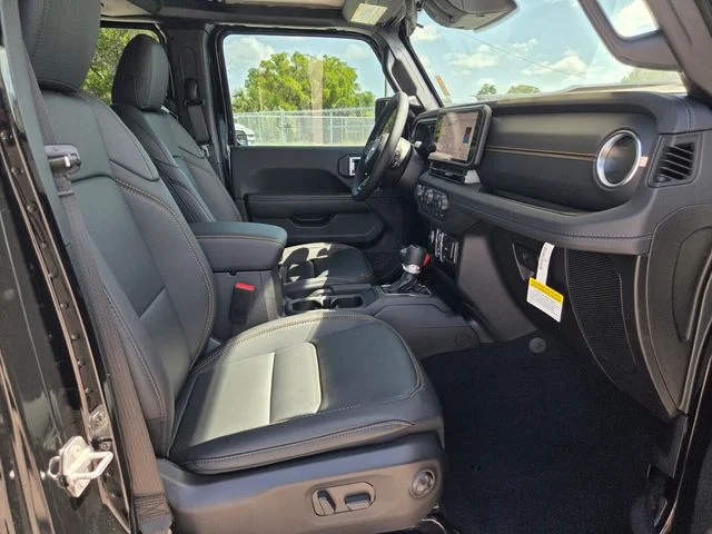 New 2026 Black Clear-Coat Exterior Paint Jeep Sahara image 20