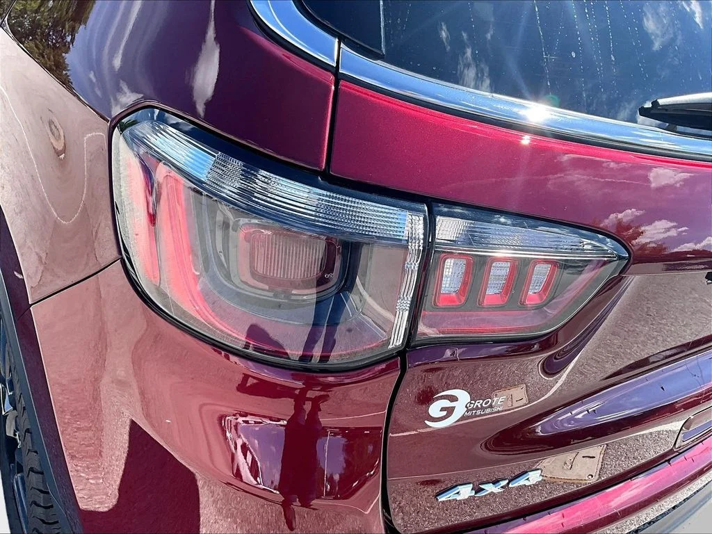 Used 2022 Red Jeep Latitude Lux image 31