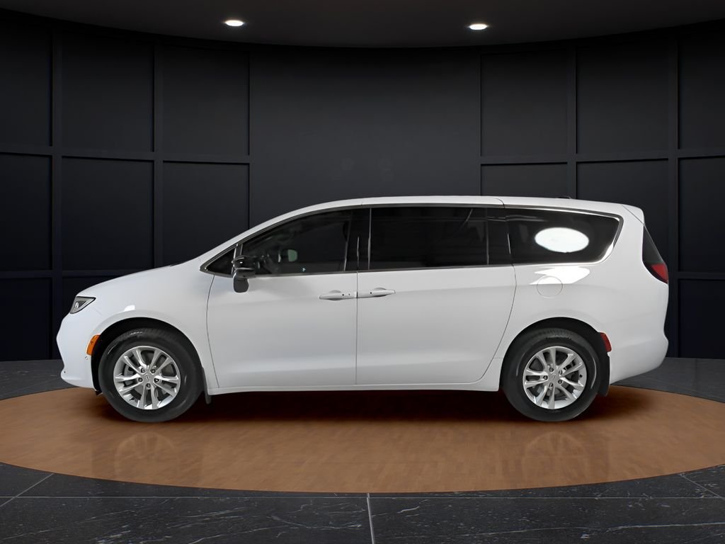 New 2026 Bright White Clear-Coat Exterior Paint Chrysler Select image 4