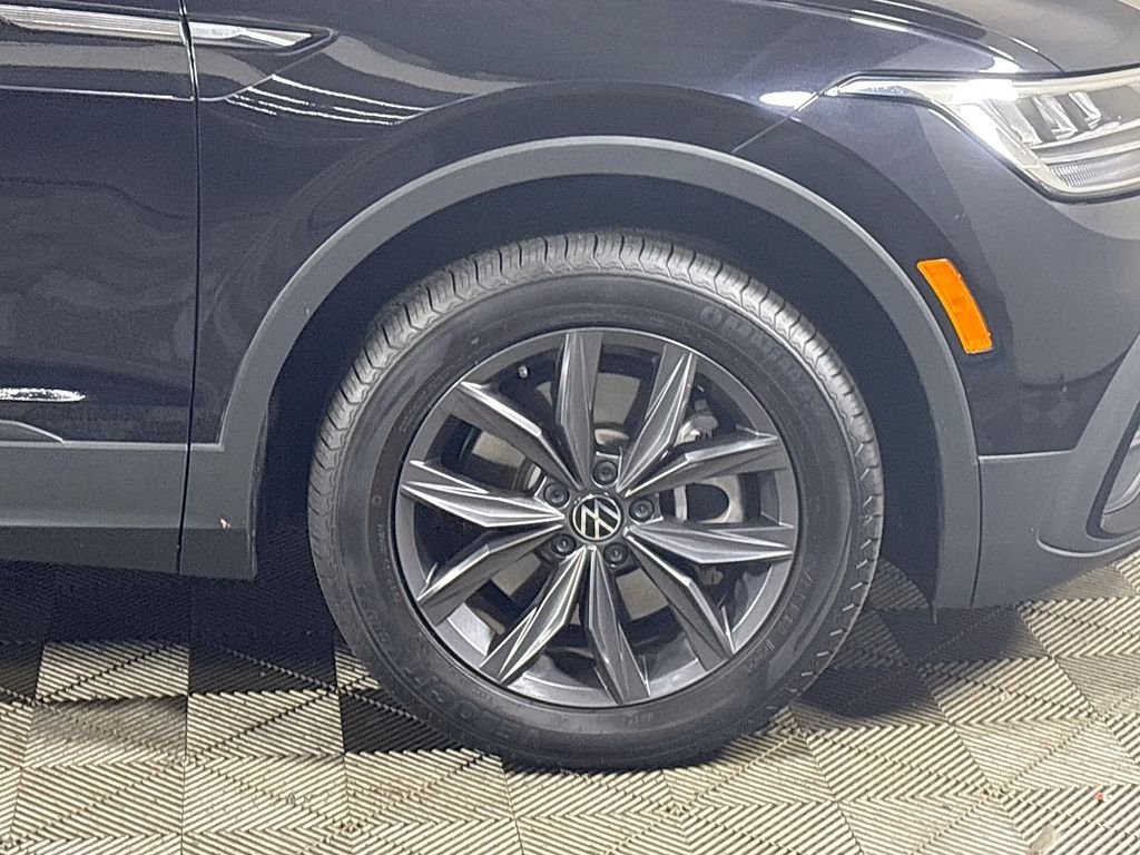 Certified Used 2022 Deep Black Volkswagen 2.0T SE image 25