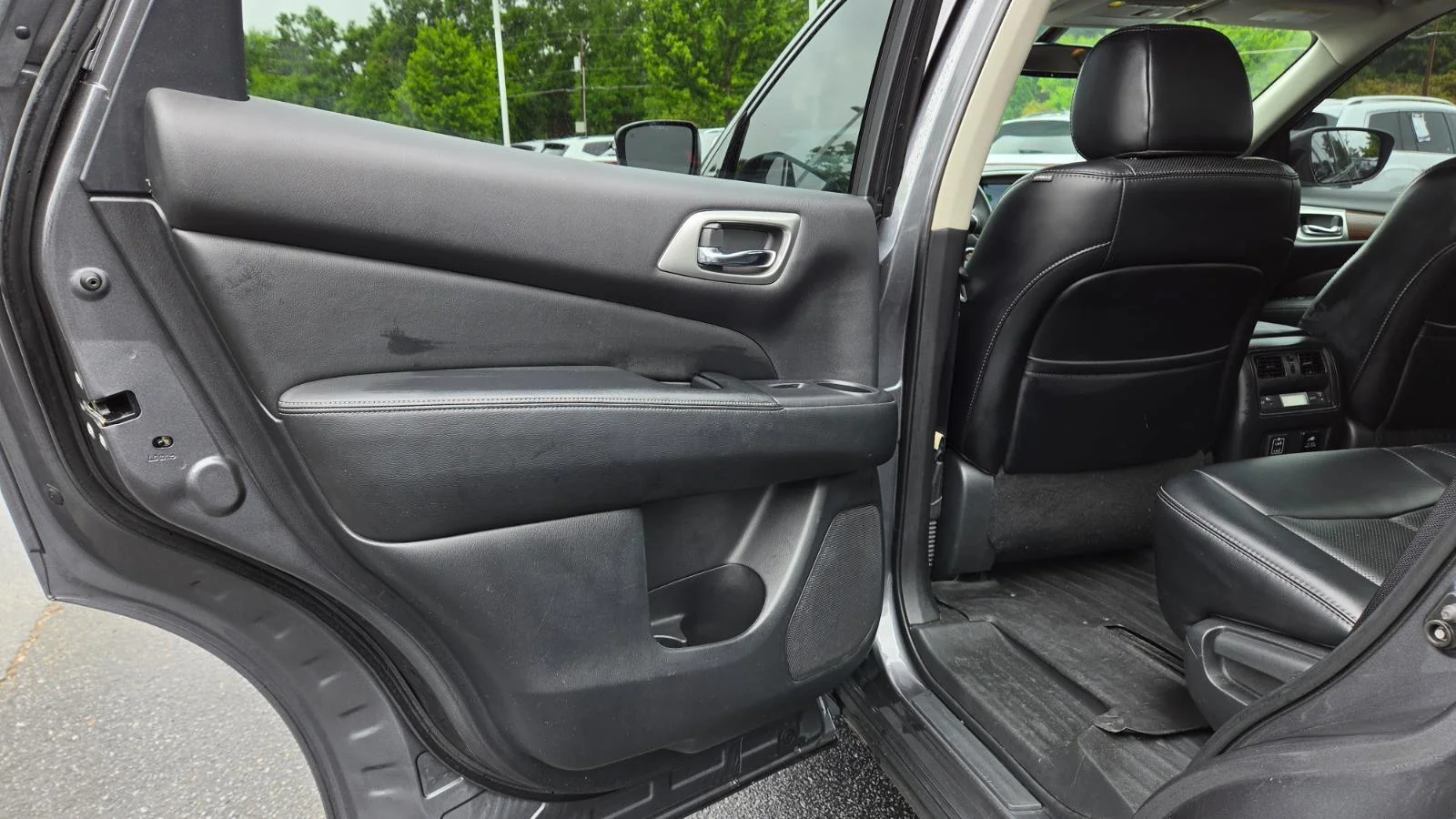 Used 2018 Gun Metallic Nissan Platinum image 39