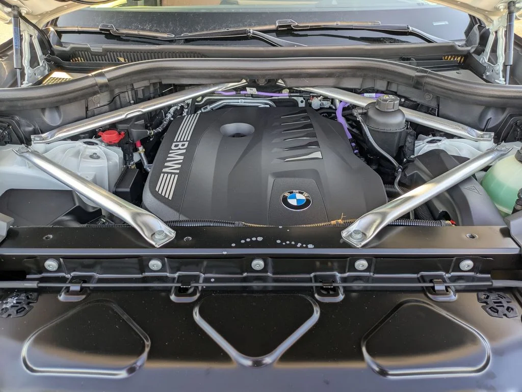 New 2026 White BMW sDrive40i image 9