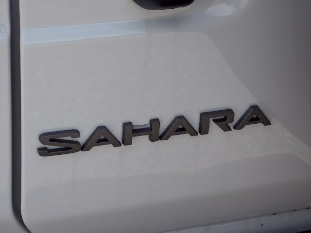 New 2026 Bright White Clear-Coat Exterior Paint Jeep Sahara image 21