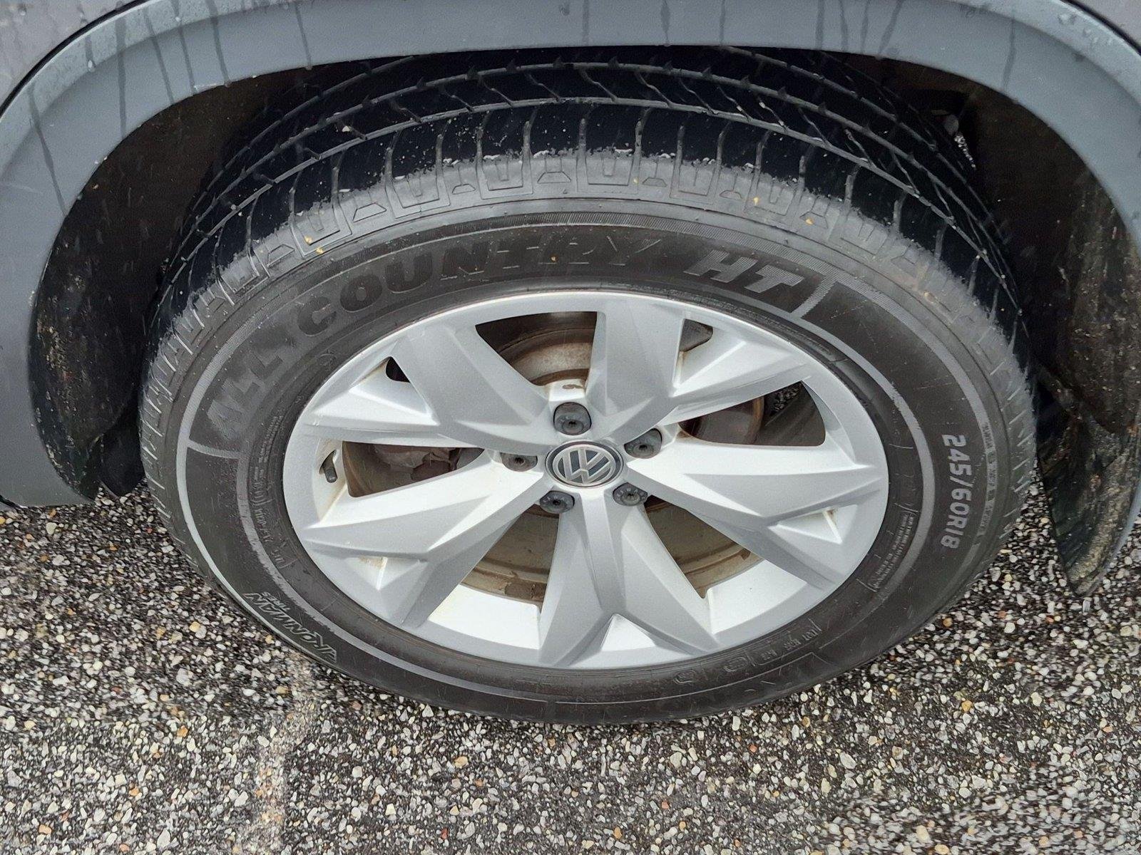 Used 2018 Platinum Gray Metallic Volkswagen 3.6L V6 SE w/Technology image 11
