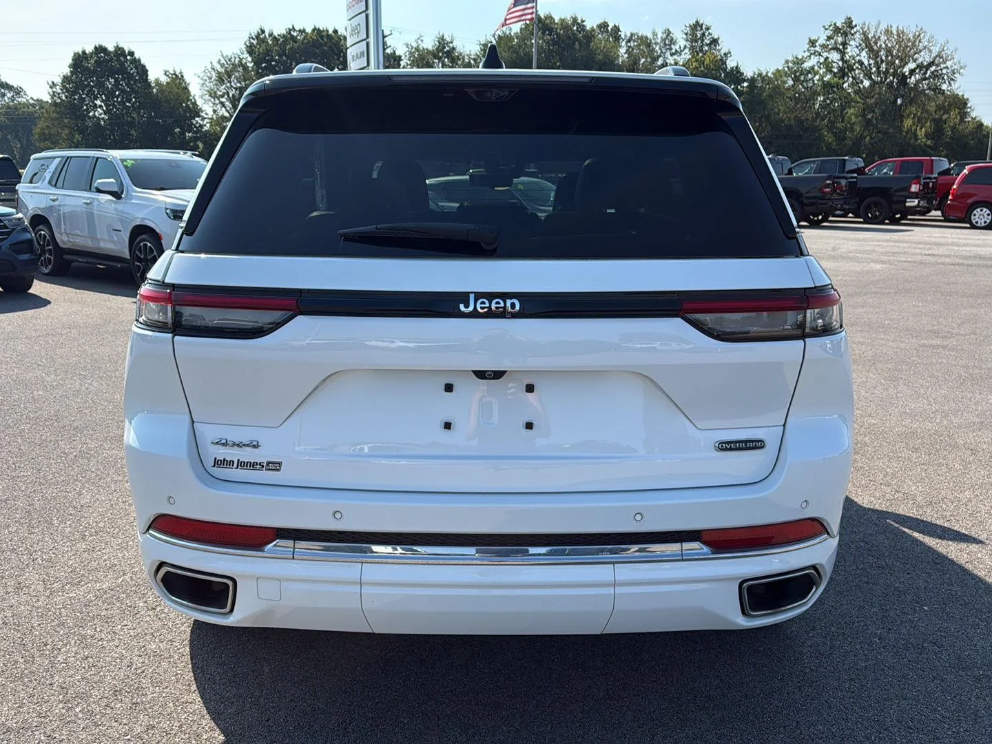 Used 2023 Diamond Black Crystal Pearlcoat Jeep Overland image 19