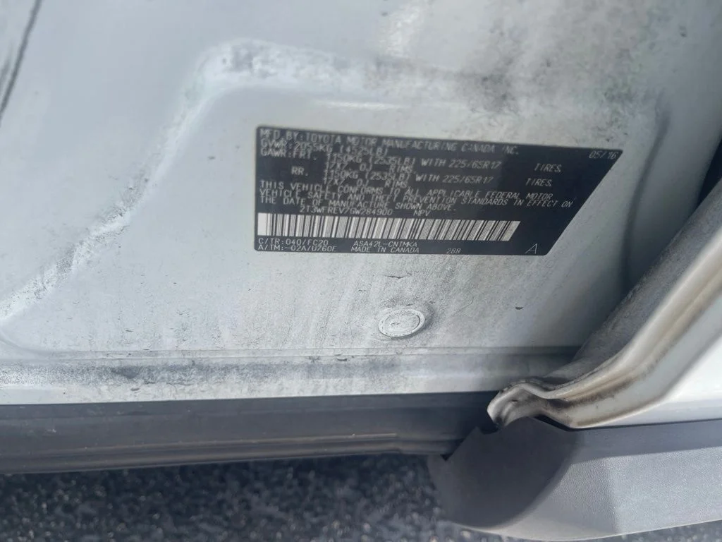 Used 2016 White Toyota XLE image 9
