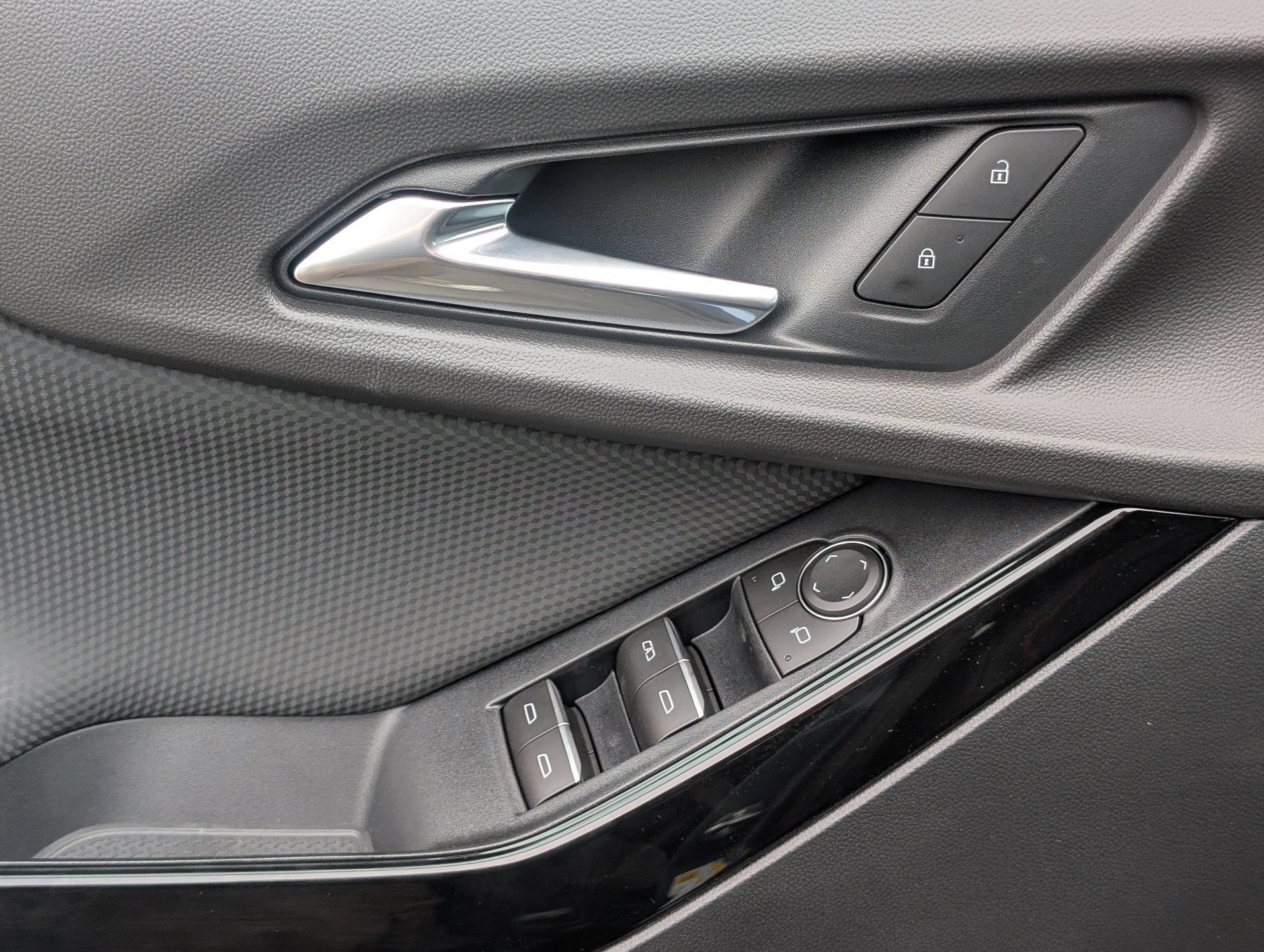 2027 Chevrolet Equinox RS - Photo 18