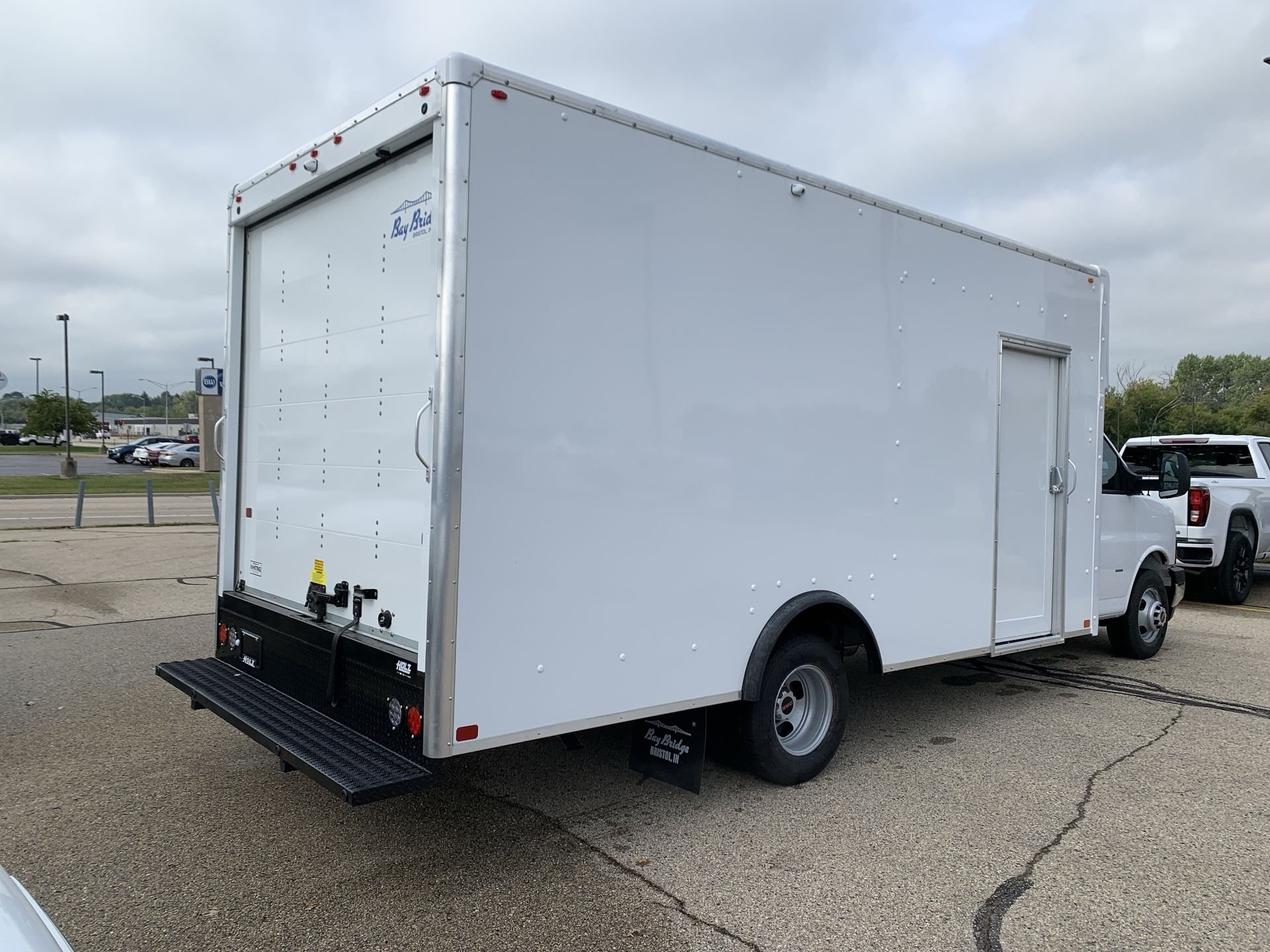 New 2025 Summit White GMC 1WT image 40