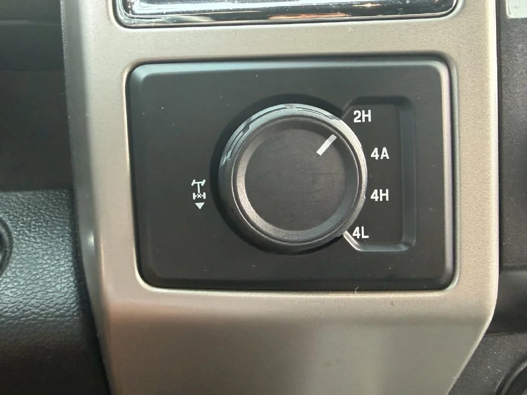 Used 2015 Ingot Silver Metallic Ford Lariat image 27