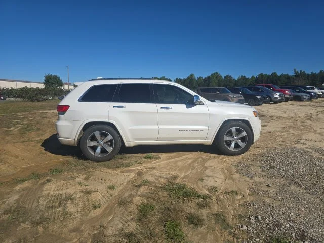 Used 2016 White Jeep Overland image 10