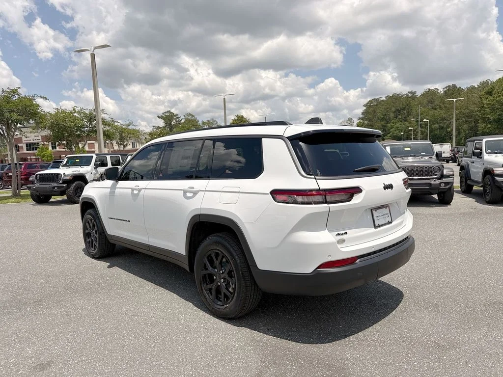 New 2026 Bright White Clear-Coat Exterior Paint Jeep Laredo image 6