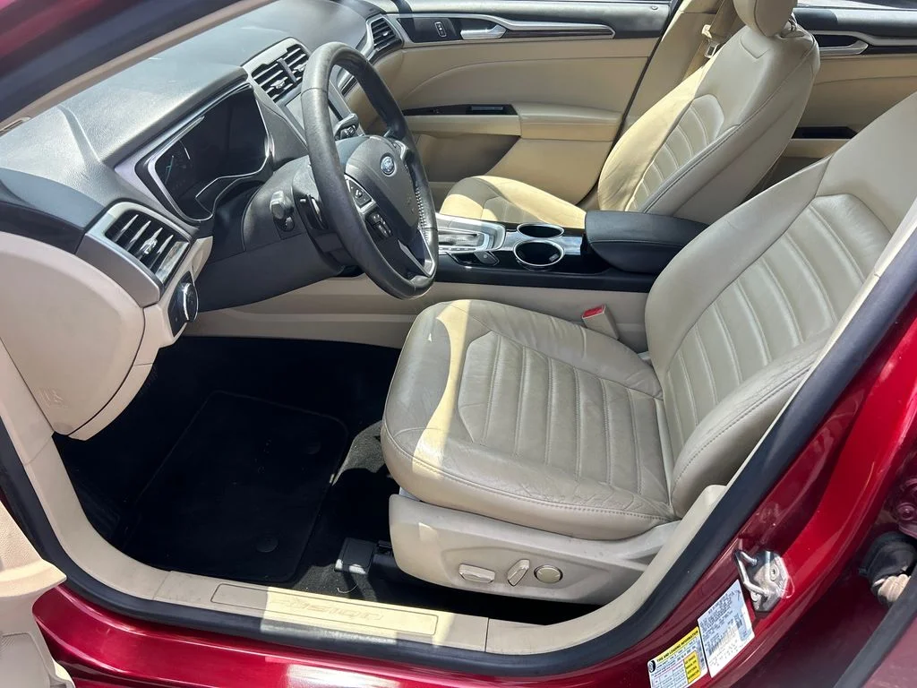 Used 2013 Red Ford SE image 9