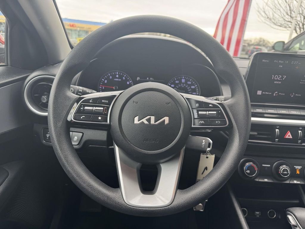 Used 2023 Red Kia LXS image 12