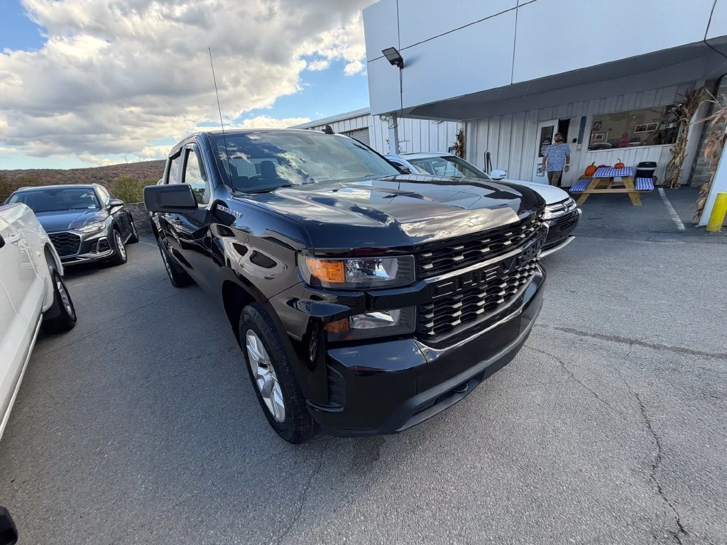 Used 2021 BLACK Chevrolet Custom image 7