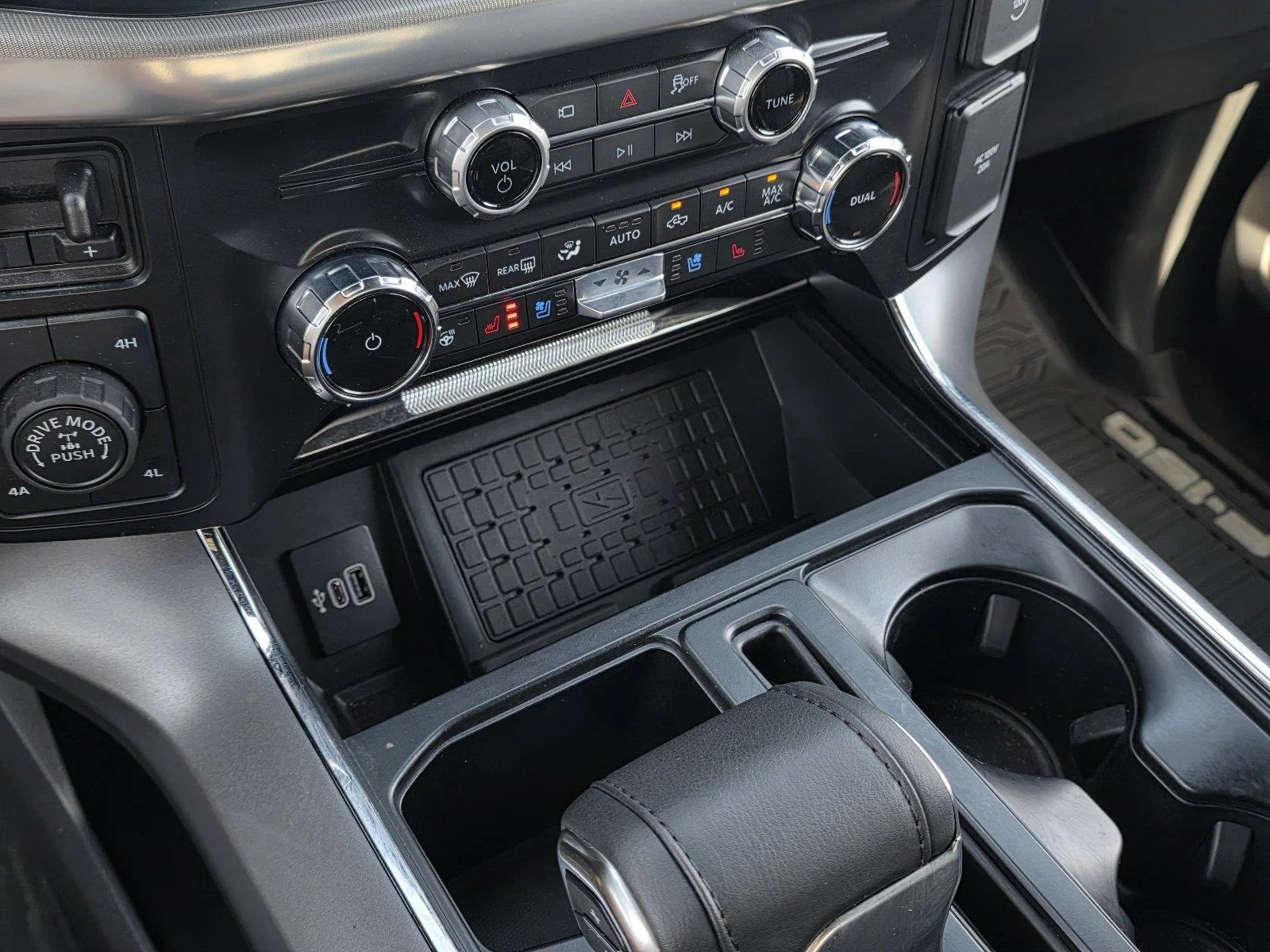 Used 2025 Carbonized Gray Ford LARIAT image 20
