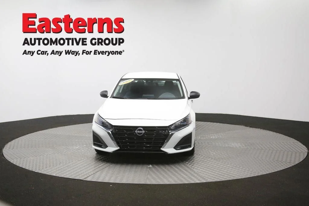 Used 2025 White Nissan 2.5 SV image 56