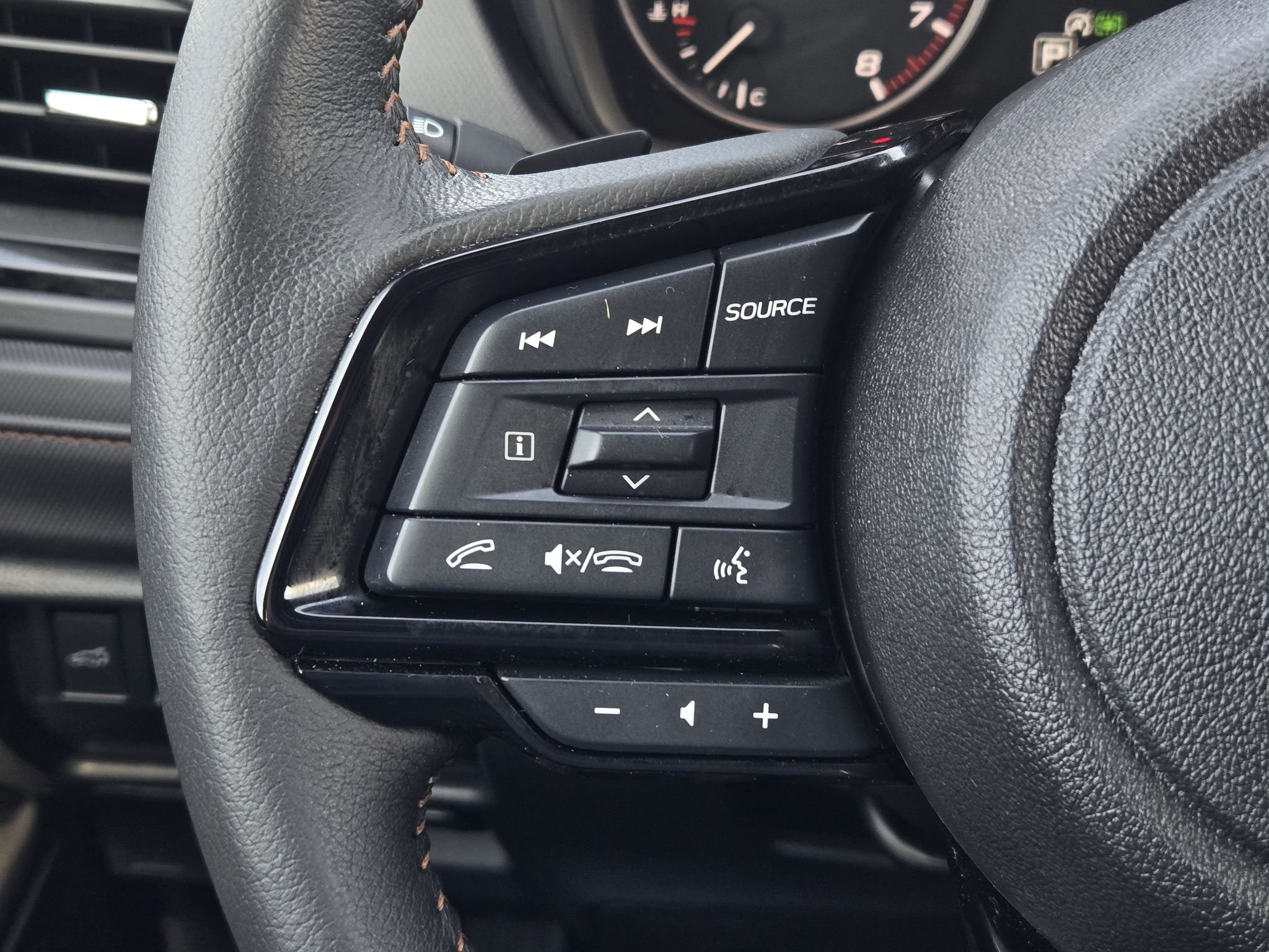 Used 2025 Crystal White Pearl Subaru Touring image 29