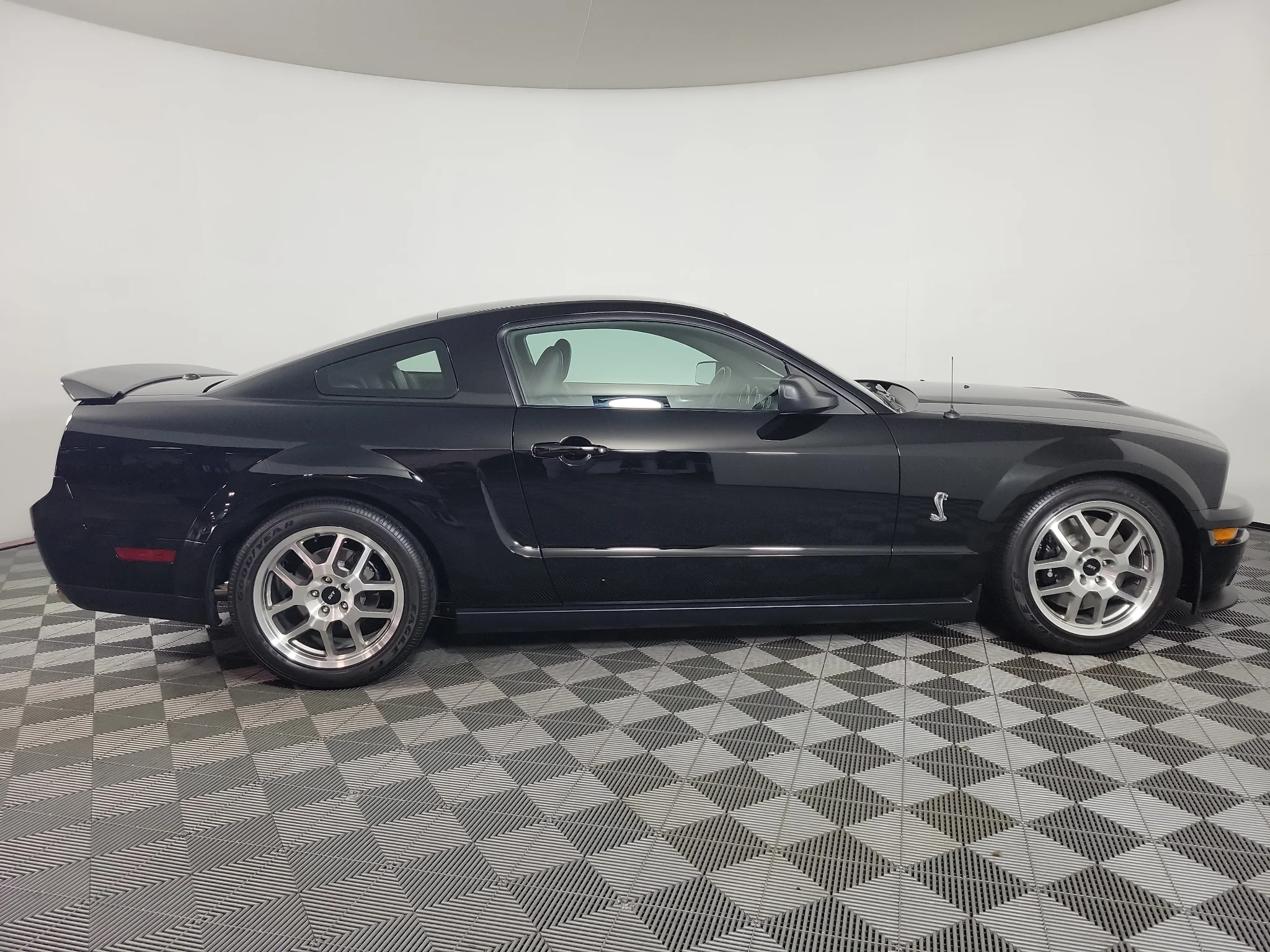 Used 2008 Ebony Clearcoat Ford Shelby GT500 image 11