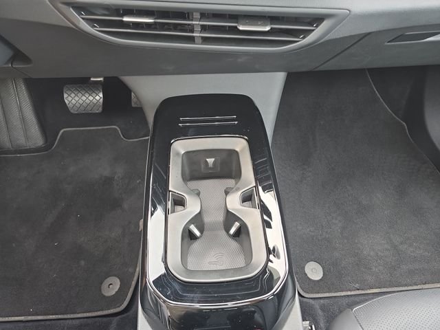Used 2021  Volkswagen Pro S image 27