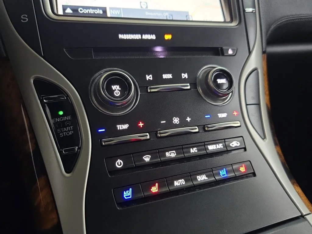 Used 2016 Black Lincoln Reserve image 26