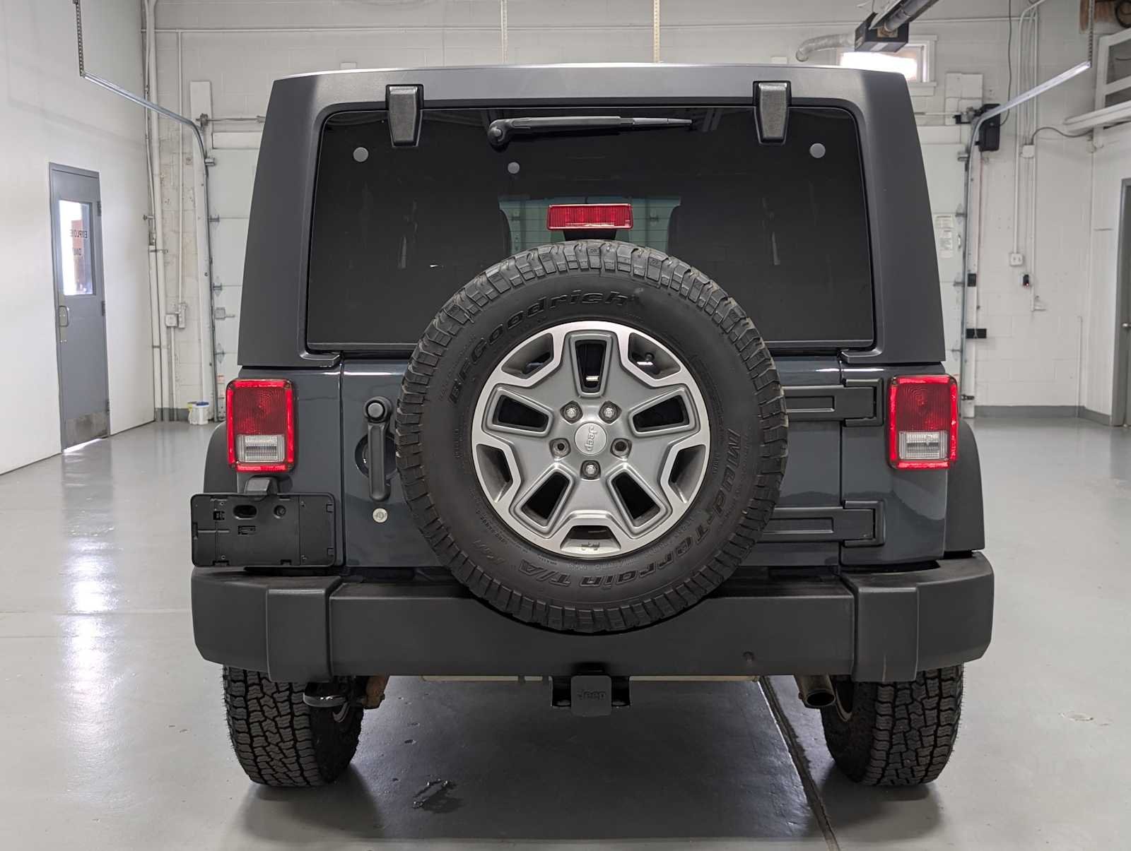Used 2017 Rhino Clearcoat Jeep Rubicon image 9