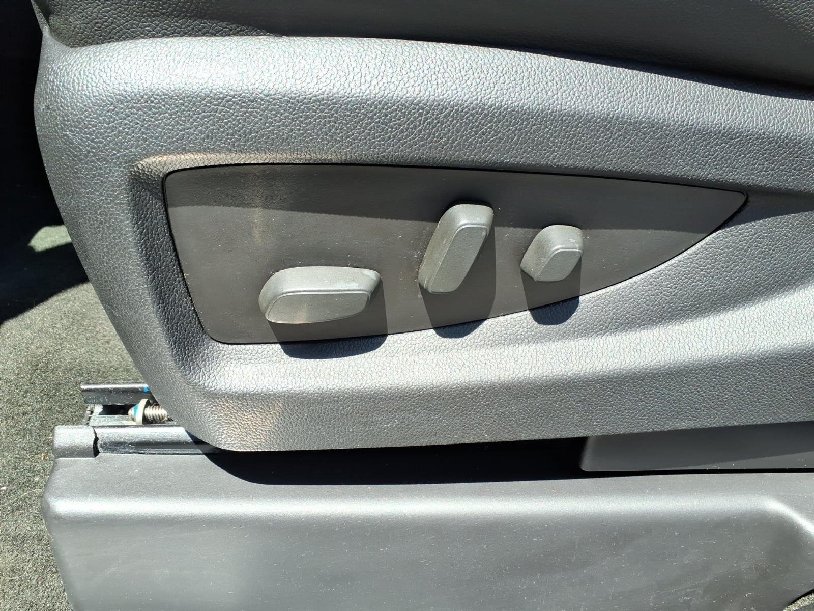 Used 2016 Silver Ice Metallic Chevrolet LT image 14