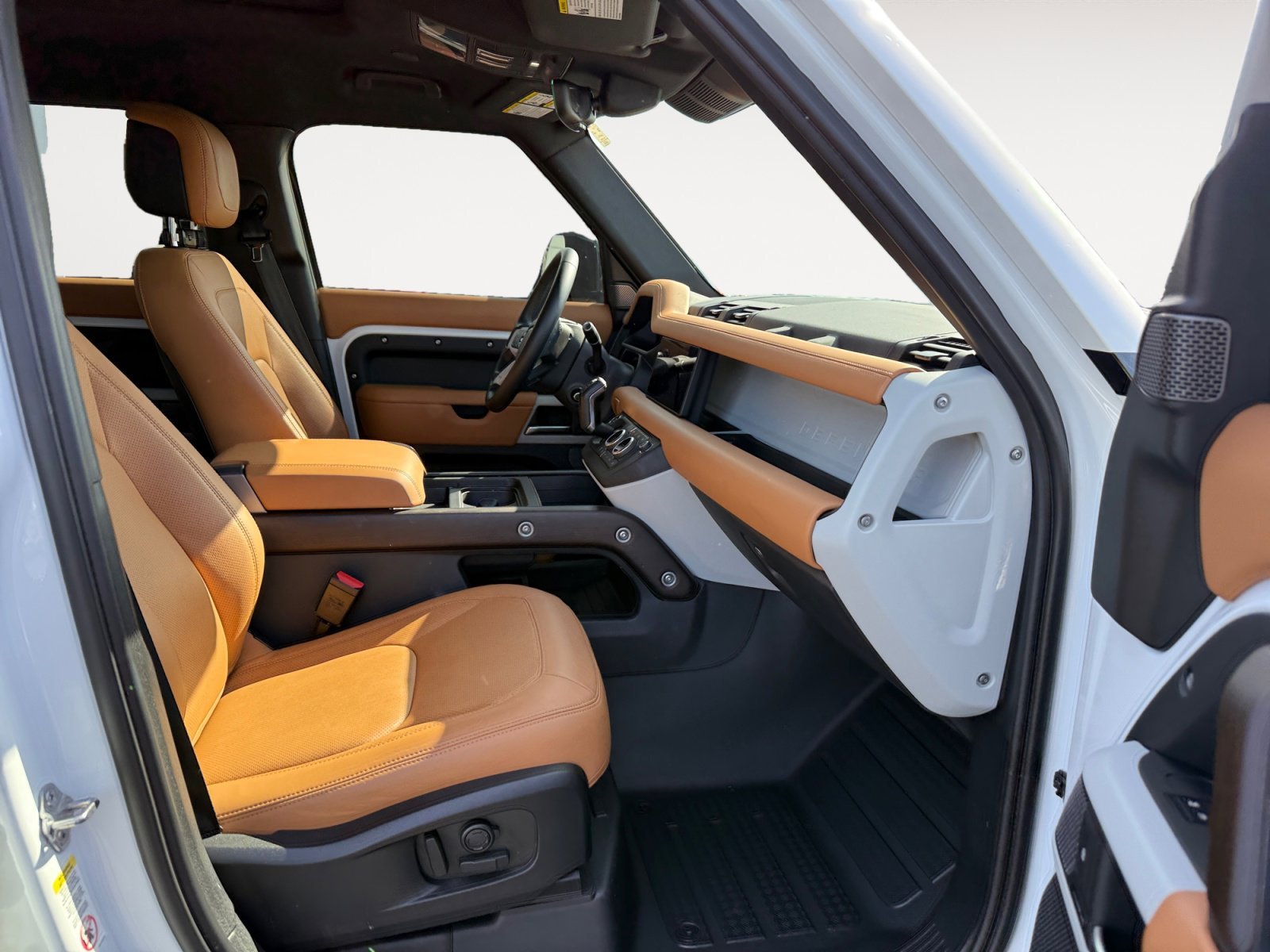 Used 2024 Fuji White Land Rover S image 19