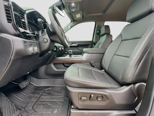 2026 GMC Sierra 1500 SLT - Photo 15