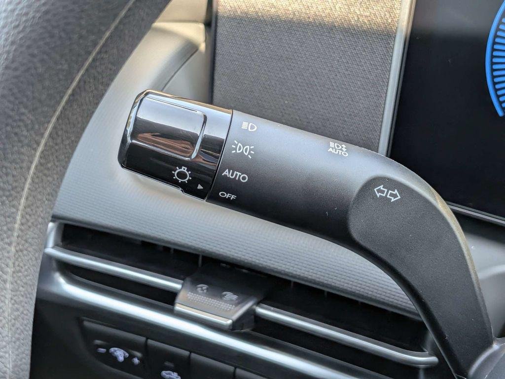 New 2027 Black Hyundai SE FWD image 27
