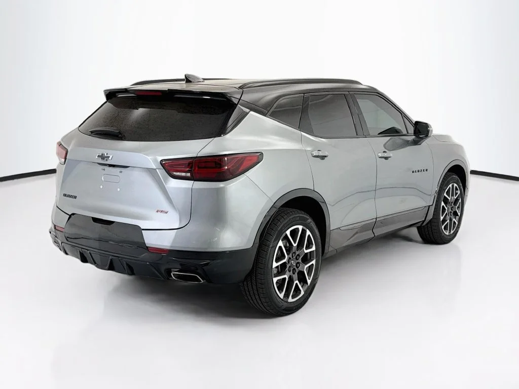 Used 2023 Gray Chevrolet RS image 5