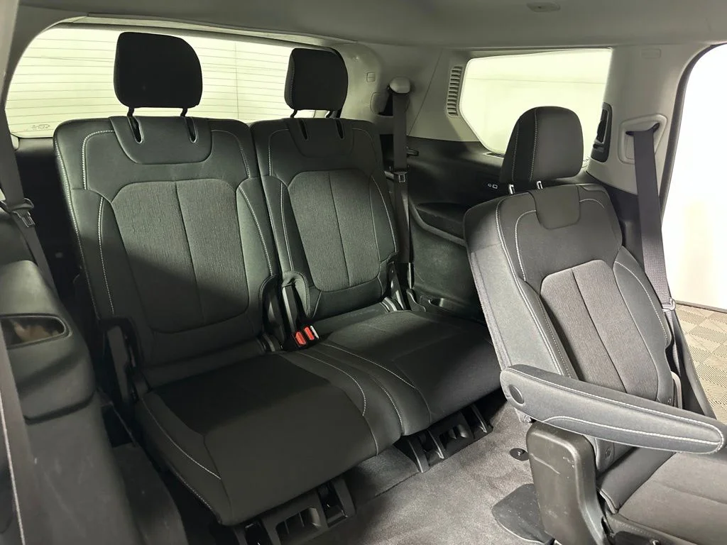 Used 2021 Gray Jeep Laredo image 22