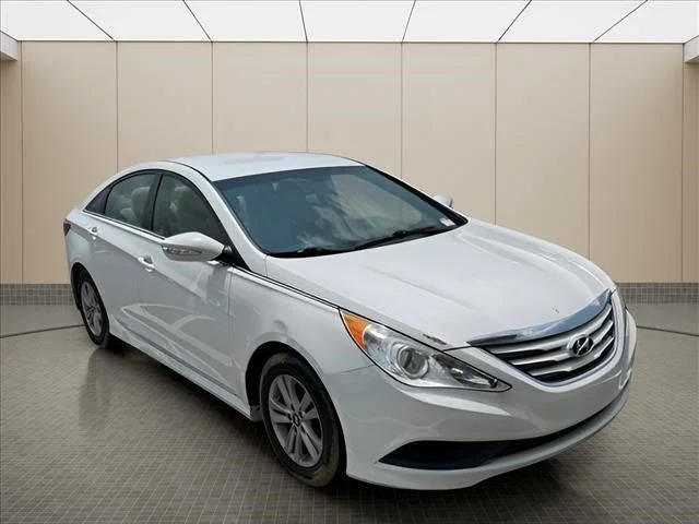 Used 2014 White Hyundai GLS image 8