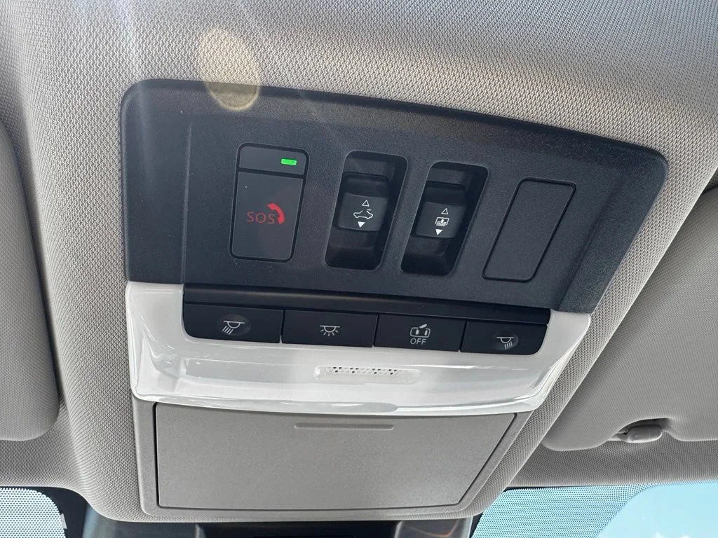 Used 2023 White Nissan SL image 23