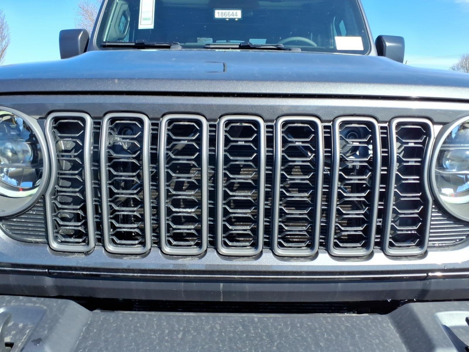 New 2026 Granite Crystal Metallic Clear-Coat Exterior Paint Jeep Sahara image 15