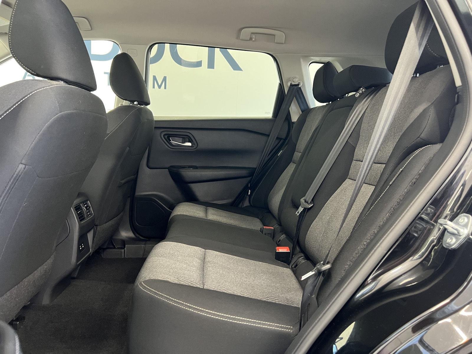 2025 Nissan Rogue SV - Photo 24