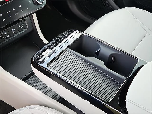 New 2026 Creamy White Pearl Hyundai SEL image 20