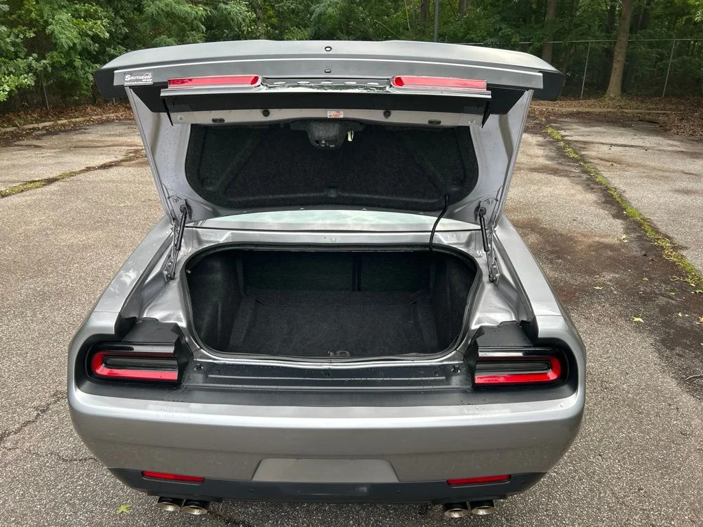 Used 2016 Silver Dodge R/T Shaker image 28