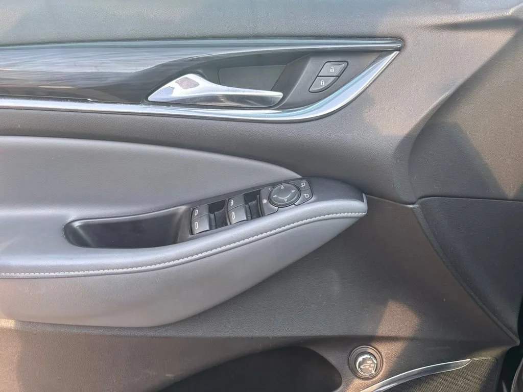 Used 2020 Includes Spectra Gray lower exterior accent color.) Buick Essence image 8